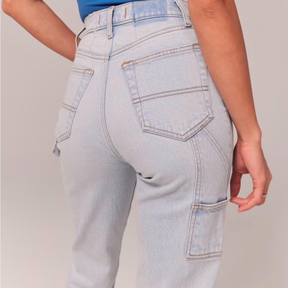 Abercrombie  Ultra High Rise 90s Straight Carpenter Jean